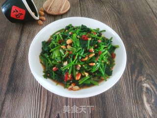 菠菜拌花生米的做法