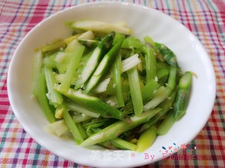 西芹炒芦笋的做法