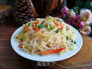 时蔬炒米面的做法
