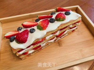 草莓蛋糕千层蛋糕蓝莓的做法