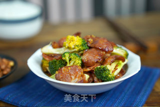 西兰花炒香肠的做法