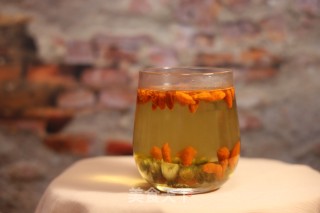 枸杞菊花茶的做法