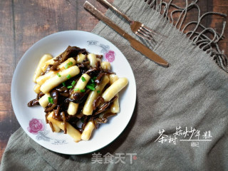 茶树菇炒年糕的做法