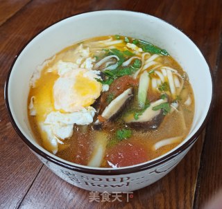 西红柿香菇鸡蛋面的做法