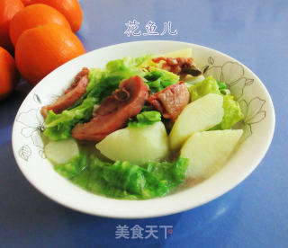 牛心菜腊鸡腿煮洋芋艿