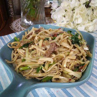 牛肉丝炝拌豆腐皮的做法
