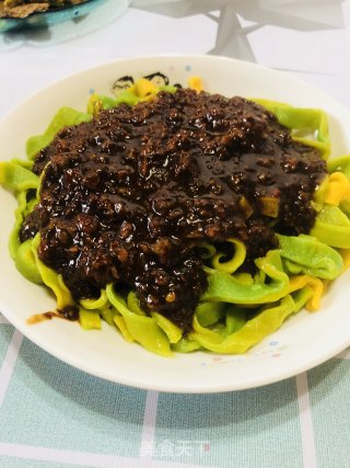 双色手擀炸酱面的做法
