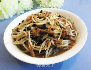 豆豉鲮鱼炒绿豆芽的做法
