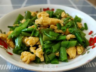 菠菜梗炒鸡蛋的做法
