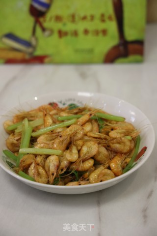 芹菜炒白米虾的做法