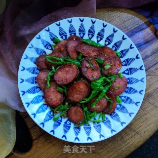 腊肠炒青椒的做法