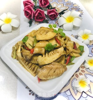 春笋焖鸡肉的做法