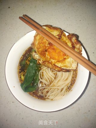 荷包蛋酸汤面的做法