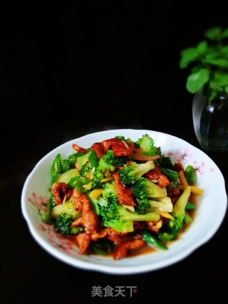 西兰花炒肉片的做法