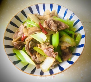 芹菜炒腊鸭的做法