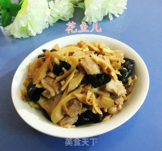 黑木耳五花肉炒乌笋的做法
