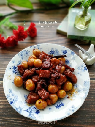 红烧肉炖鹌鹑蛋的做法