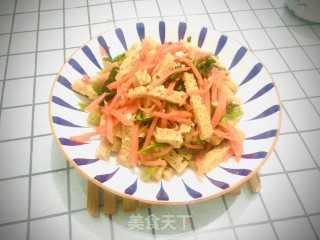 面筋胡萝卜丝拌菠菜的做法