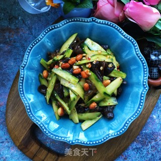响油黄瓜拌木耳的做法