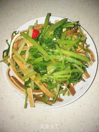 香干炒芹菜的做法