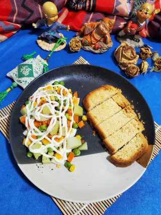 时蔬吐司沙拉