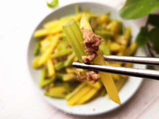 芹菜土豆条的做法