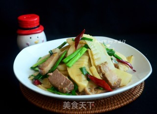 卤肉炒春笋的做法