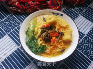 油豆腐菌汤米粉的做法