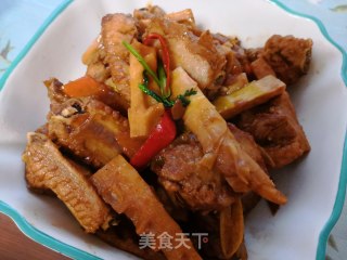 排骨鸡翅烧春笋的做法