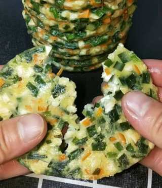 韭菜豆腐饼的做法