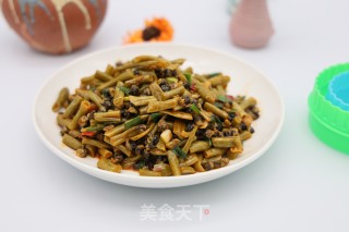 酸豆角炒螺蛳肉的做法