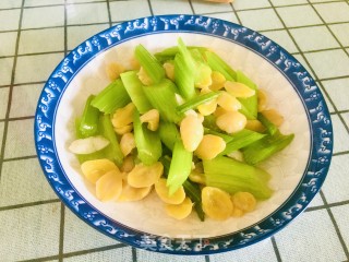 西芹炒银杏果的做法