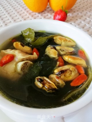 海虹裙带菜排骨汤的做法