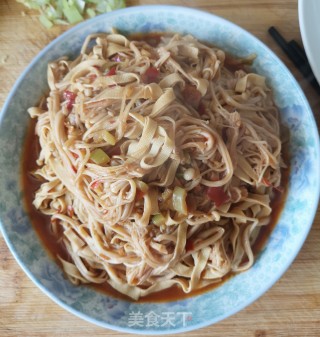 酱香豆皮金针菇的做法