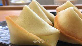 幸运签语饼，每掰开一个签语饼，都会带给心仪的人一份惊喜。的做法