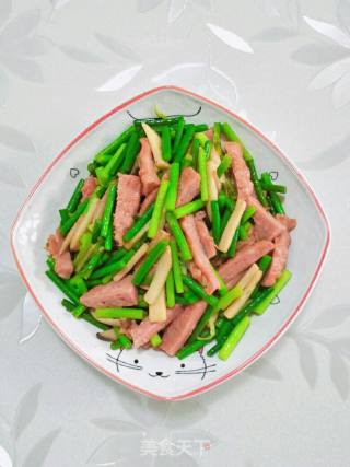 牛肉庚杏鲍炒蒜苔的做法