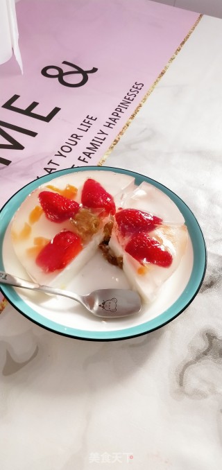 简单的双层牛奶果冻