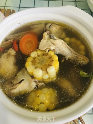 玉米胡萝卜鸡肉砂锅蒸汤的做法