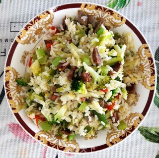 西兰花香肠丁炒饭