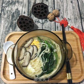 菌菇鸡蛋汤面的做法