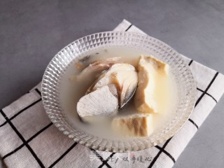 川芎鱼头炖豆腐的做法