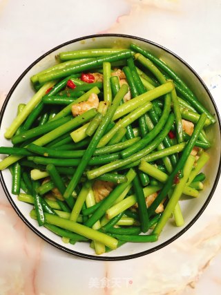 蒜薹炒鸡胸肉的做法
