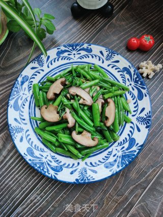 空心菜梗炒香菇的做法