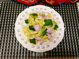 荷兰黄瓜洋葱拌豆腐皮的做法