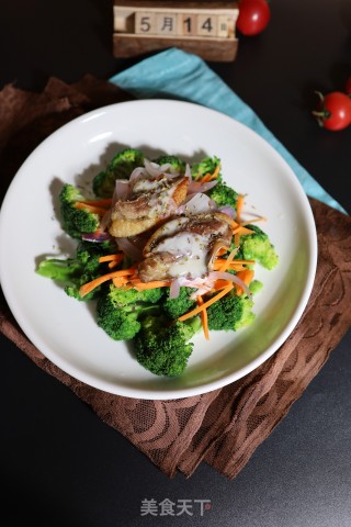 西蓝花鸭肉沙拉