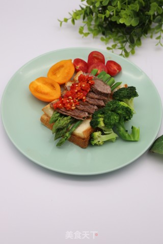 吐司水果生菜牛肉沙拉