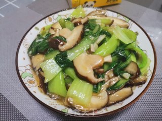 香菇炒青菜的做法