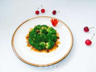 捞汁西兰花的做法