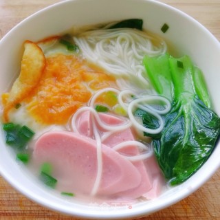 青菜火腿鸡蛋面的做法