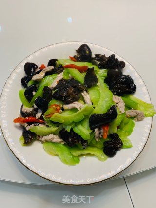 苦瓜木耳炒肉的做法